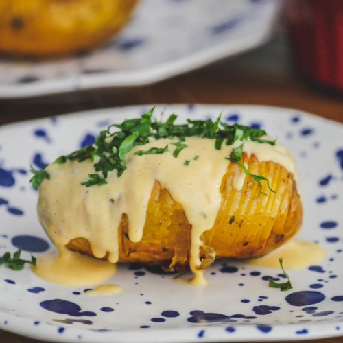 Ziemniaki Hasselback z posypanym serem